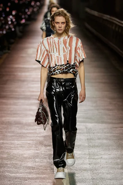Look 15